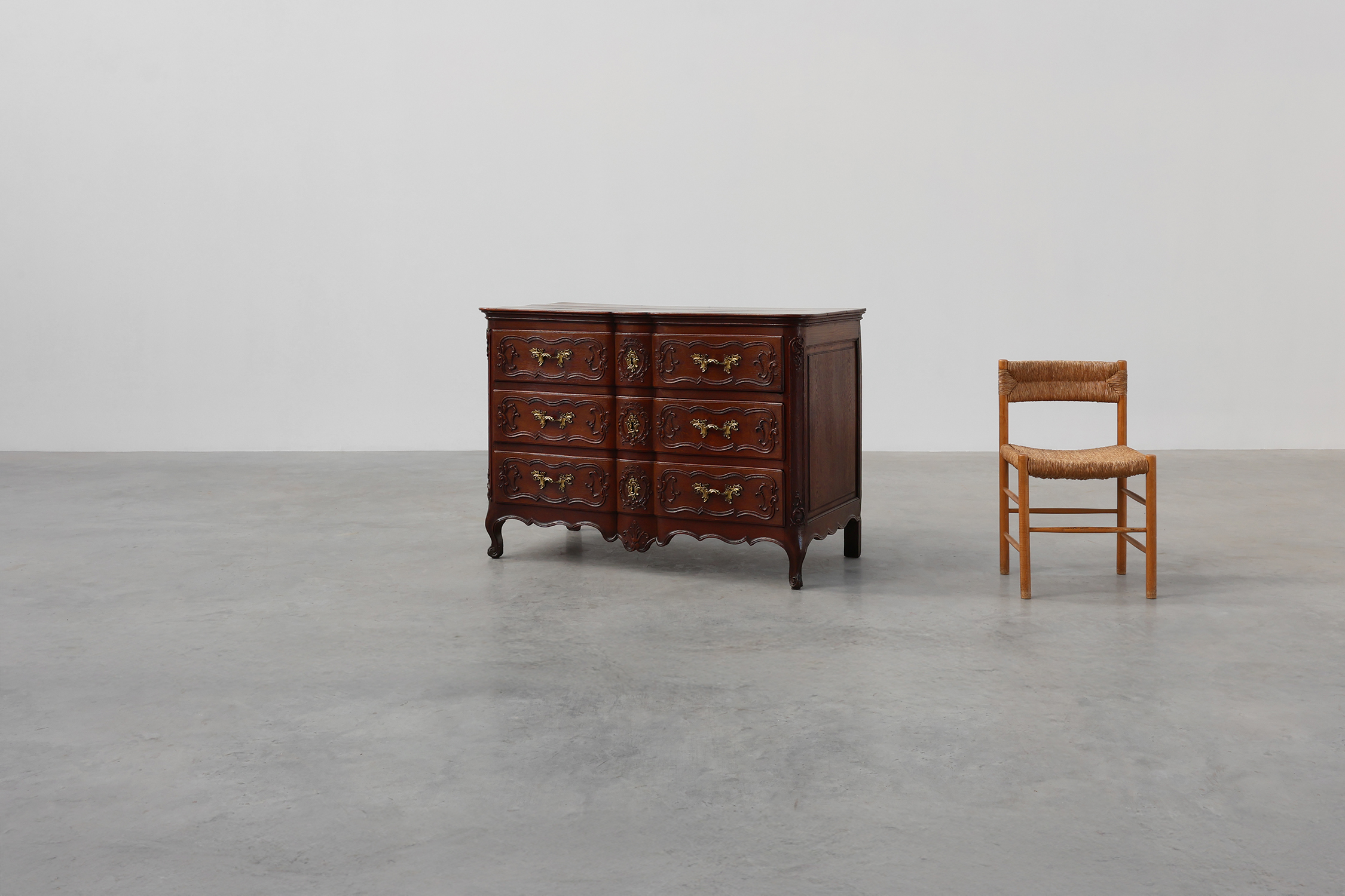 French 18th Century hand crafted oak chest of drawers in Louis XV stylethumbnail